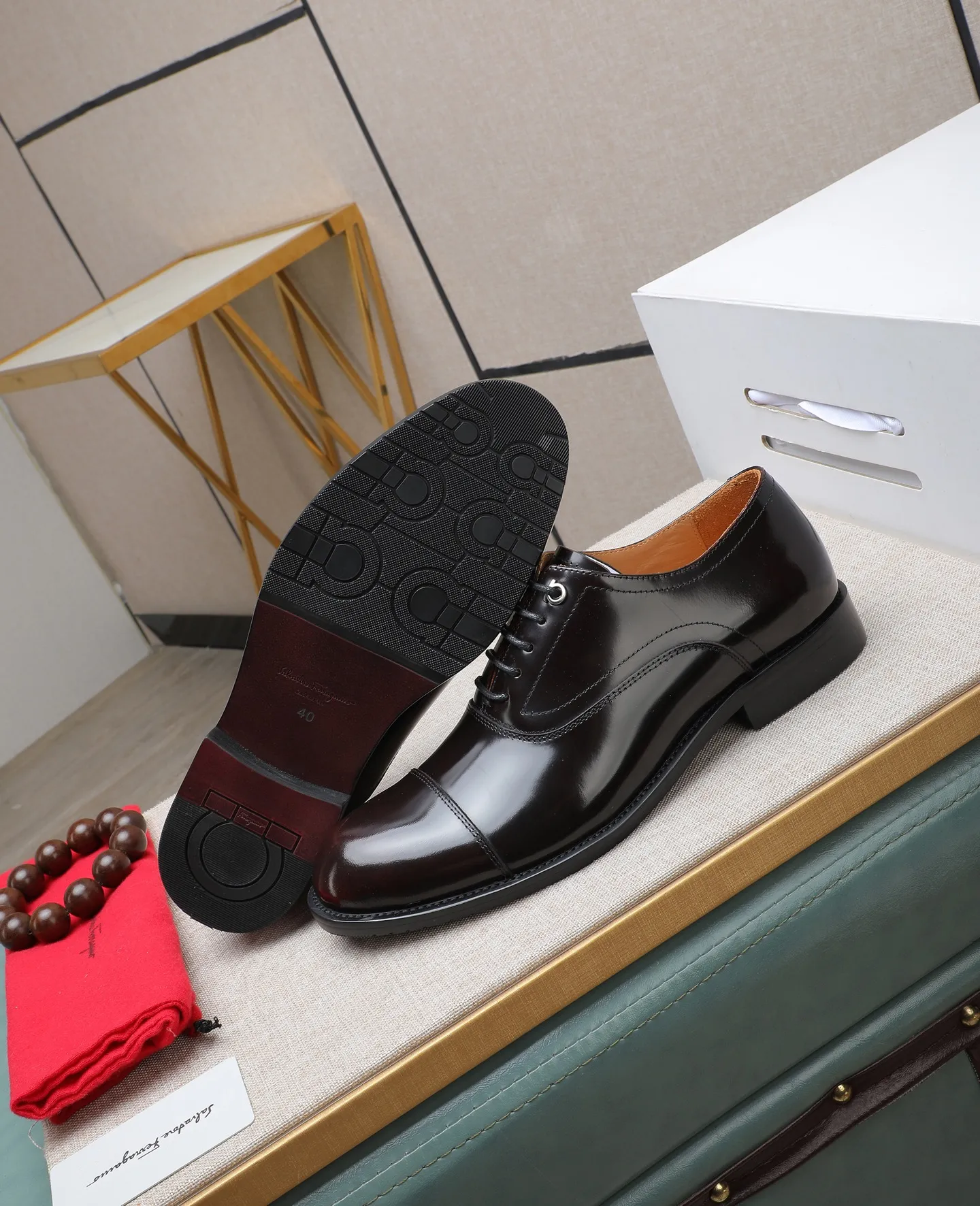 Men's shoes 💰540📛📛 (water-dyed cow lining) Salvatore Ferragamo high-end (Salvatore Ferragamo) is the world's top luxury footwear brand, coming from the fashion kingdom of Italy. It is famous all over the world for its traditional handmade design and novel styles... 🚶🏻🚶🏻New suit shoes are available simultaneously at the counter. This model is made of pure handmade imported Italian calfskin ➕soft water-dyed cowhide lining Original authentic outsole🌀🌀Size: 38➖44 (45 46 customized)